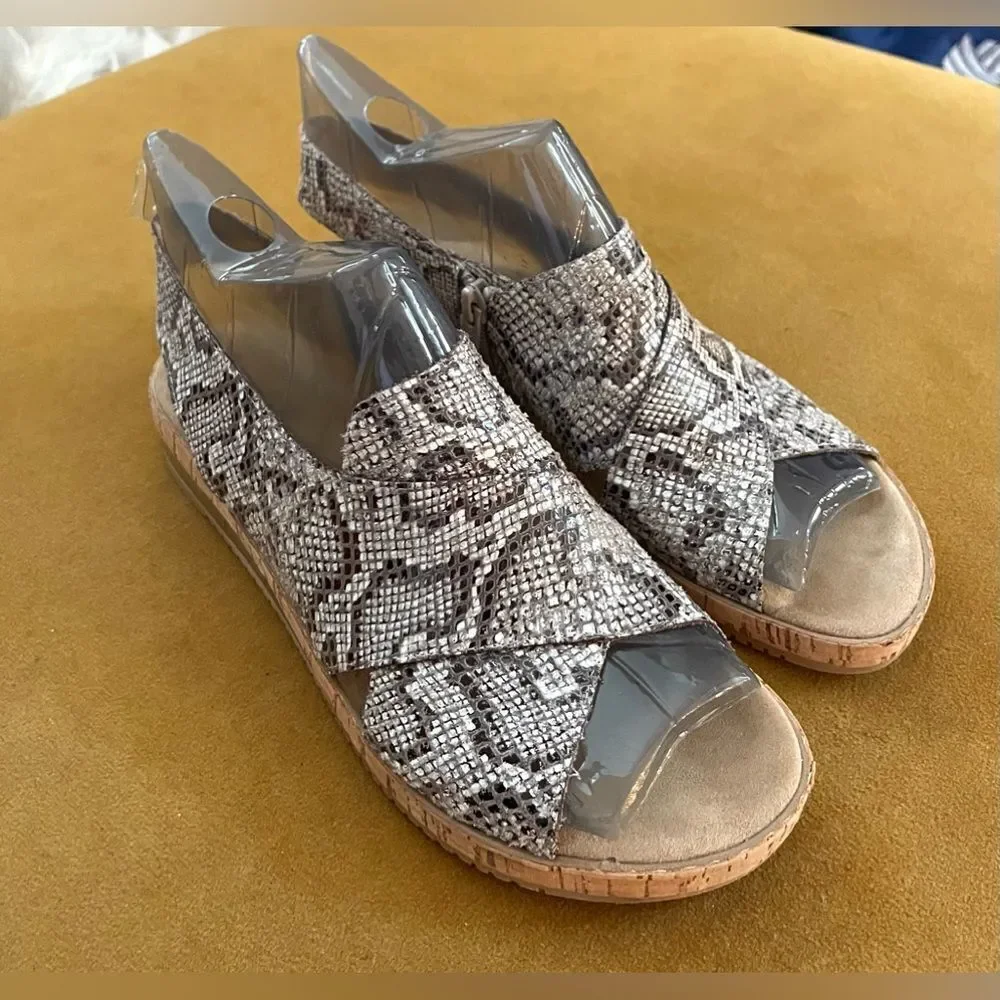 Sesto Meucci Sylke wedge sandal snake print leather 8N
